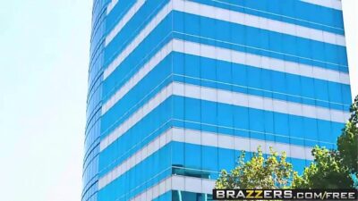 Brazzers – Big Butts Like It Big – Anal Coverage scene starring Nyomi Banxx & James Deen